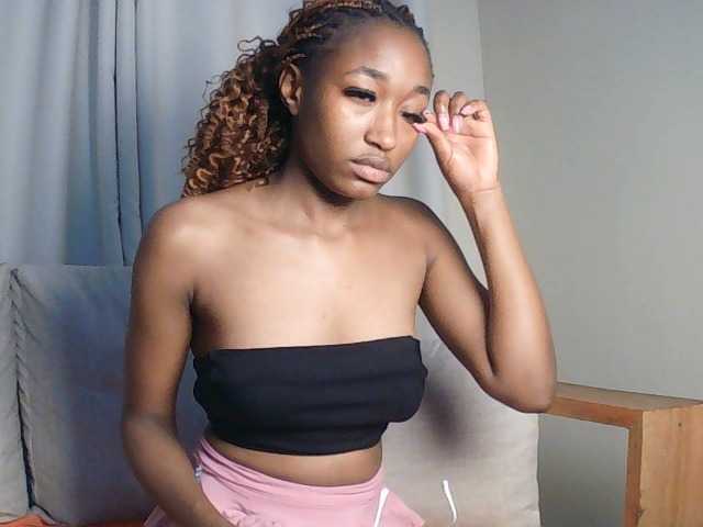 Queennana live cam on BongaCams