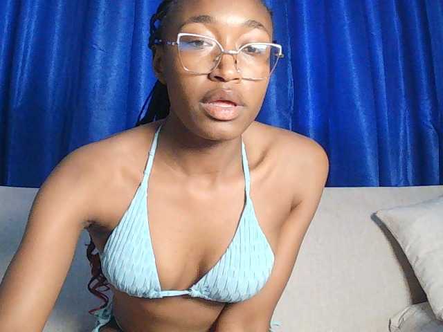 Queennana live cam on BongaCams