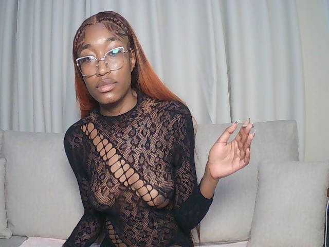 Queennana live cam on BongaCams