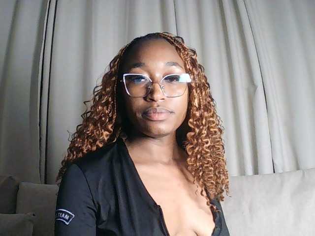 Queennana live cam on BongaCams
