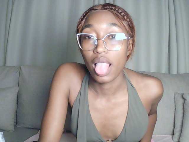 Queennana live cam on BongaCams