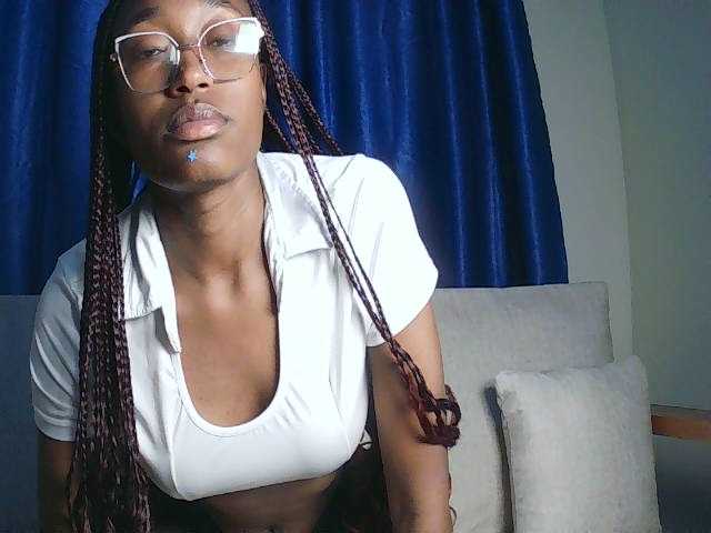 Queennana live cam on BongaCams