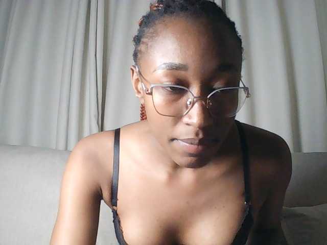 Queennana live cam on BongaCams