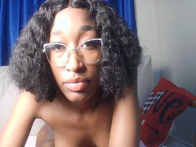 Queennana live cam on BongaCams