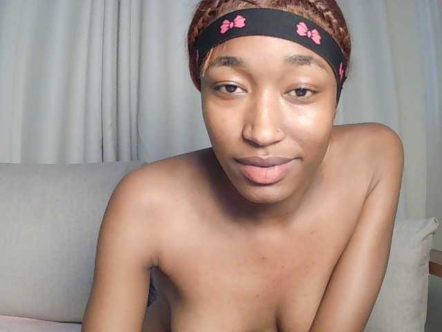 Queennana live cam on BongaCams
