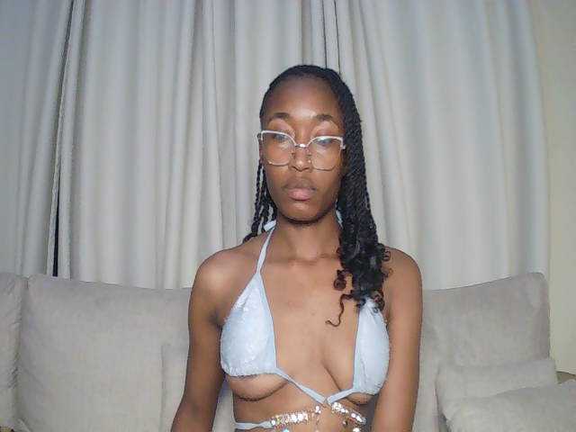 Queennana live cam on BongaCams
