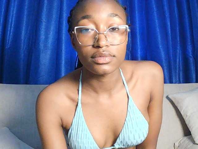 Queennana live cam on BongaCams