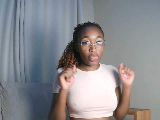 Queennana live cam on BongaCams