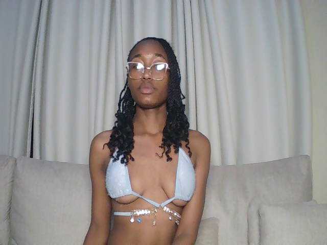 Queennana live cam on BongaCams