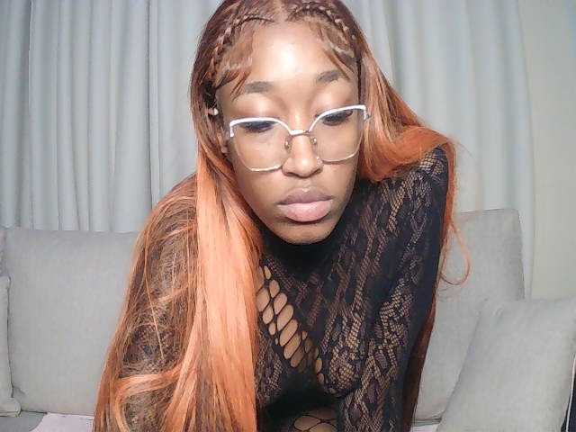 Queennana live cam on BongaCams