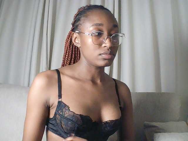 Queennana live cam on BongaCams