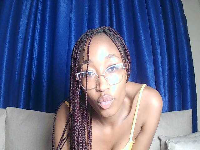 Queennana live webcam show