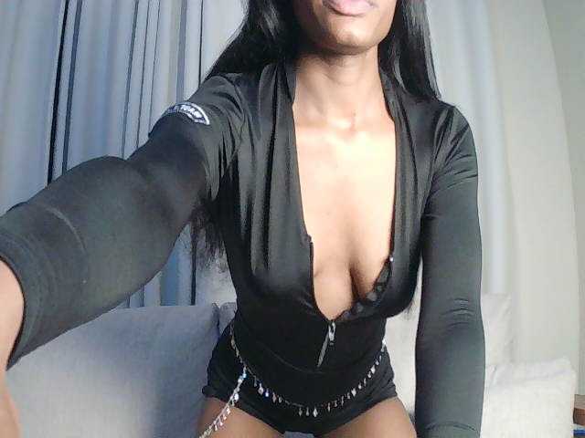 Queennana live cam on BongaCams
