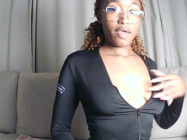 Queennana live cam on BongaCams