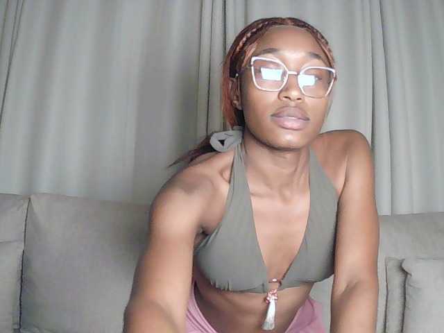 Queennana live cam on BongaCams