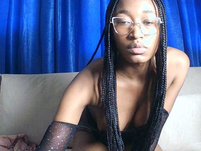 Queennana live cam on BongaCams