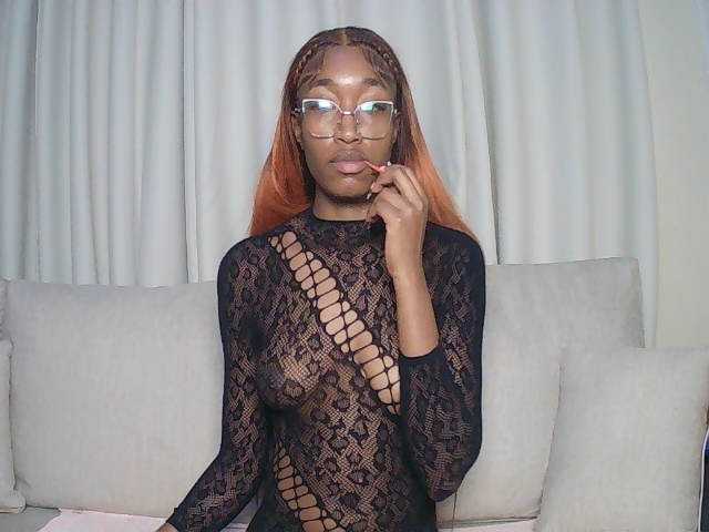 Queennana live cam on BongaCams