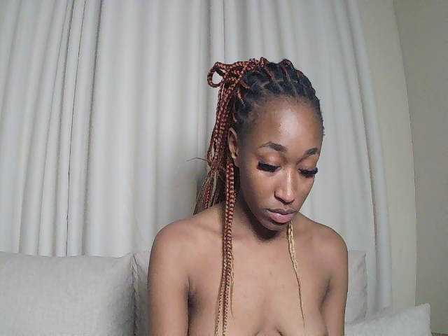 Queennana live cam on BongaCams