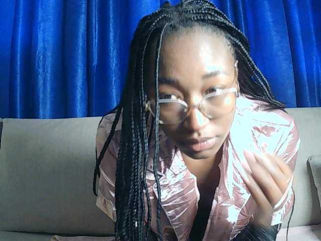 Queennana live cam on BongaCams