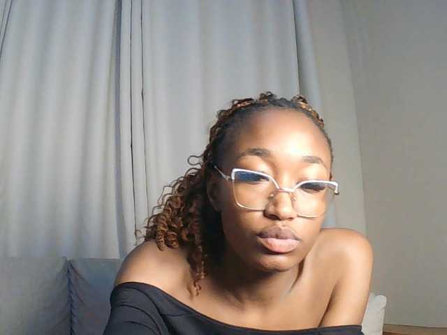 Queennana live cam on BongaCams