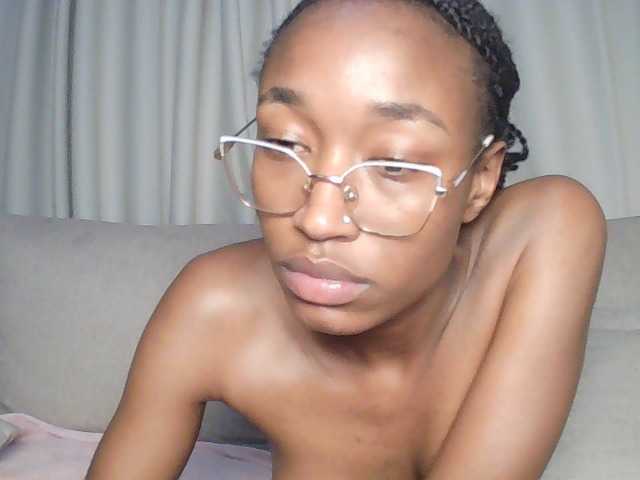 Queennana live cam on BongaCams