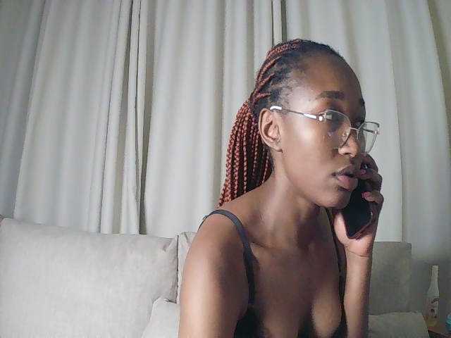 Queennana live cam on BongaCams