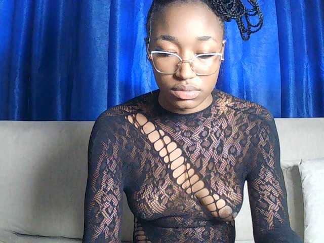 Queennana live cam on BongaCams