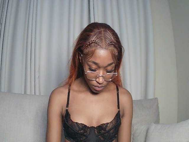 Queennana live cam on BongaCams
