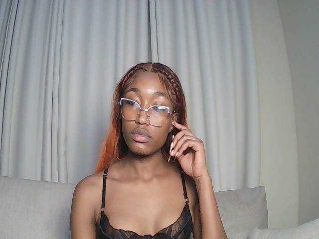 Queennana live cam on BongaCams