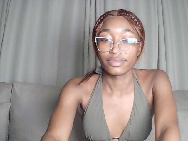 Queennana live cam on BongaCams