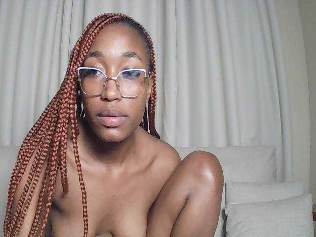 Queennana live cam on BongaCams