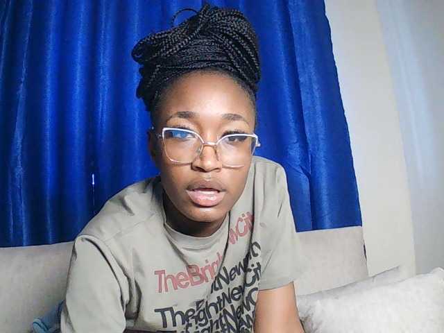 Queennana live cam on BongaCams