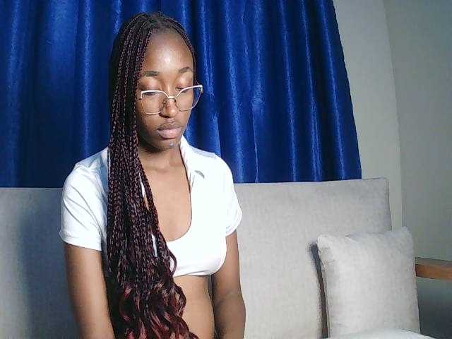 Queennana live cam on BongaCams