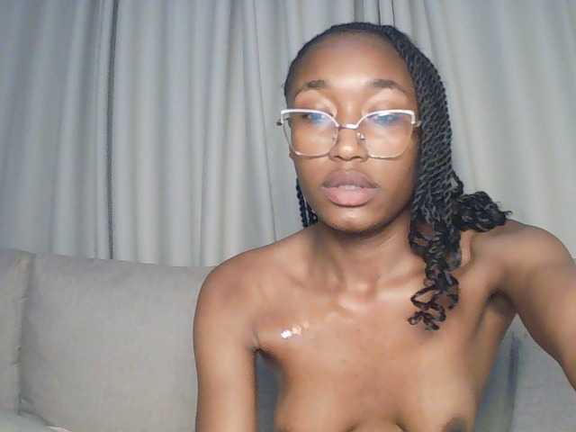 Queennana live cam on BongaCams