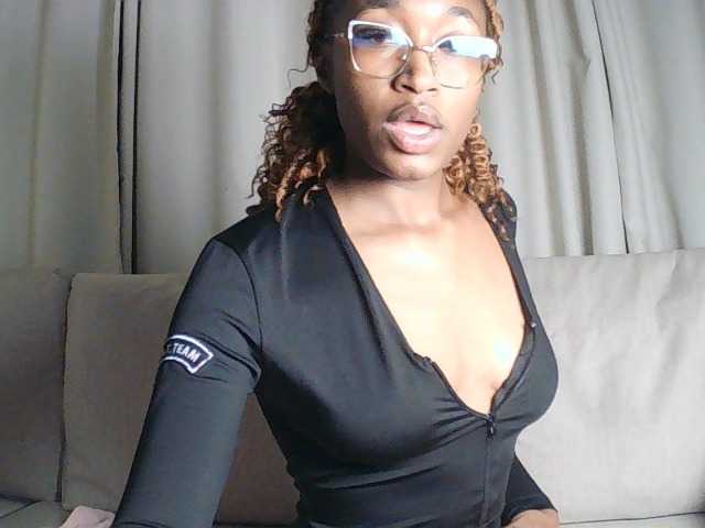 Queennana live cam on BongaCams