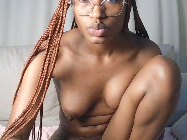 Queennana live cam on BongaCams