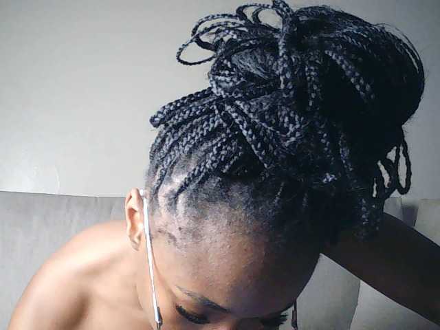 Queennana live cam on BongaCams