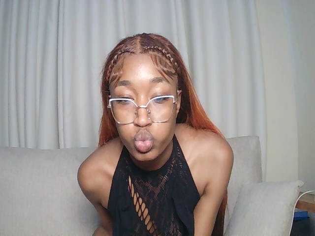 Queennana live cam on BongaCams