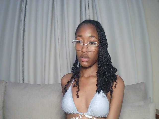 Queennana live cam on BongaCams
