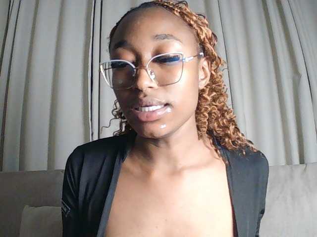 Queennana live cam on BongaCams