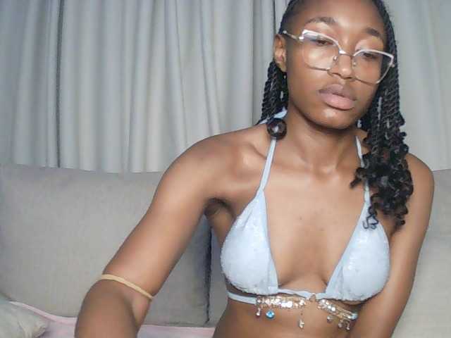 Queennana live cam on BongaCams