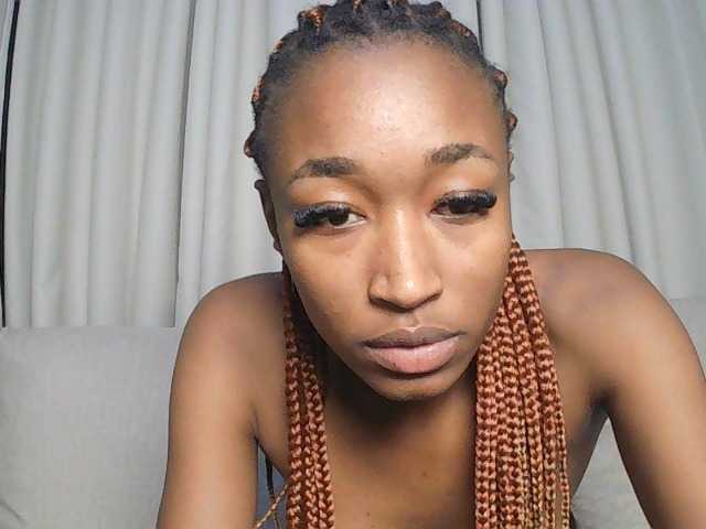 Queennana live cam on BongaCams