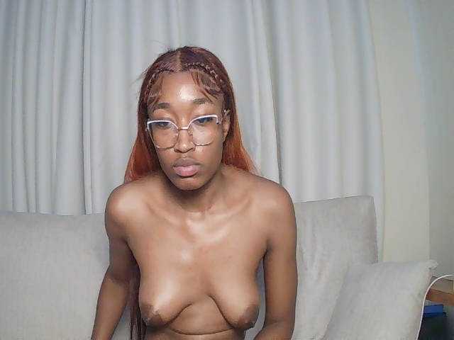 Queennana live cam on BongaCams