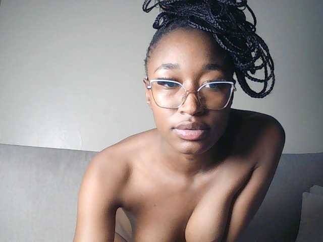 Queennana live cam on BongaCams