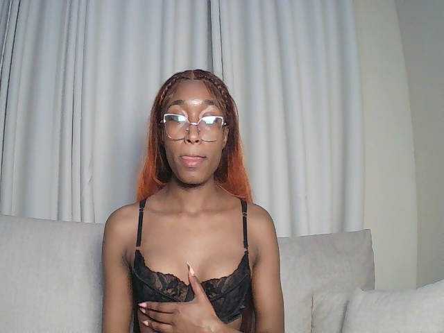 Queennana live cam on BongaCams