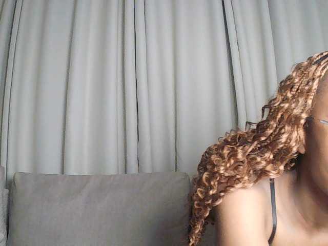 Queennana live cam on BongaCams