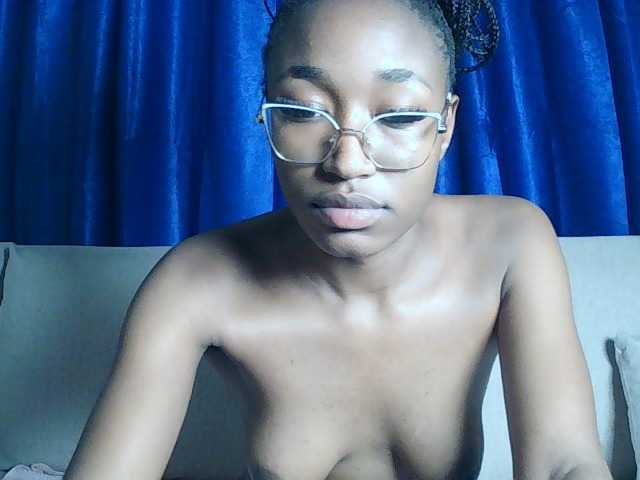 Queennana live cam on BongaCams