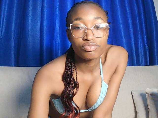 Queennana live cam on BongaCams