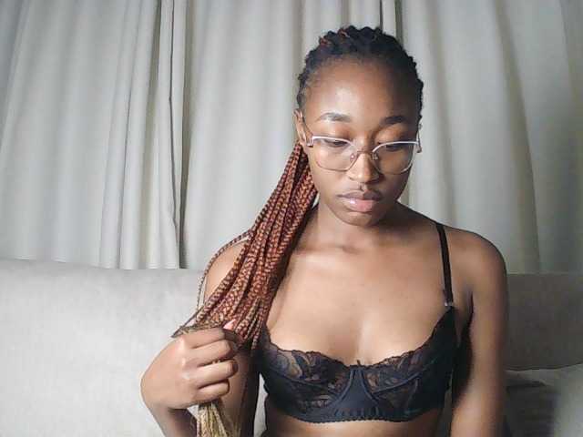 Queennana live cam on BongaCams