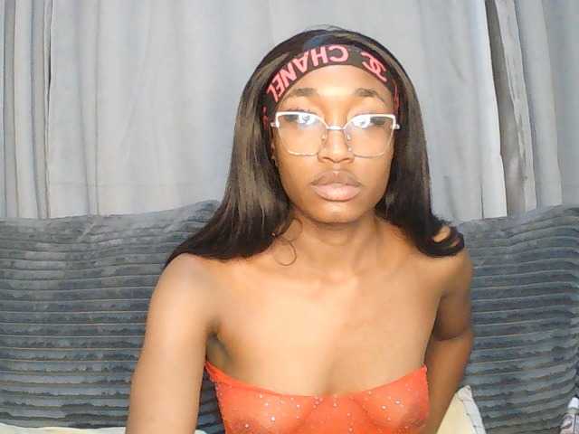 Queennana live cam on BongaCams